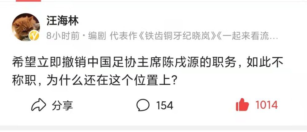 第36分钟，拉姆斯代尔后场手抛球直接扔给对手。